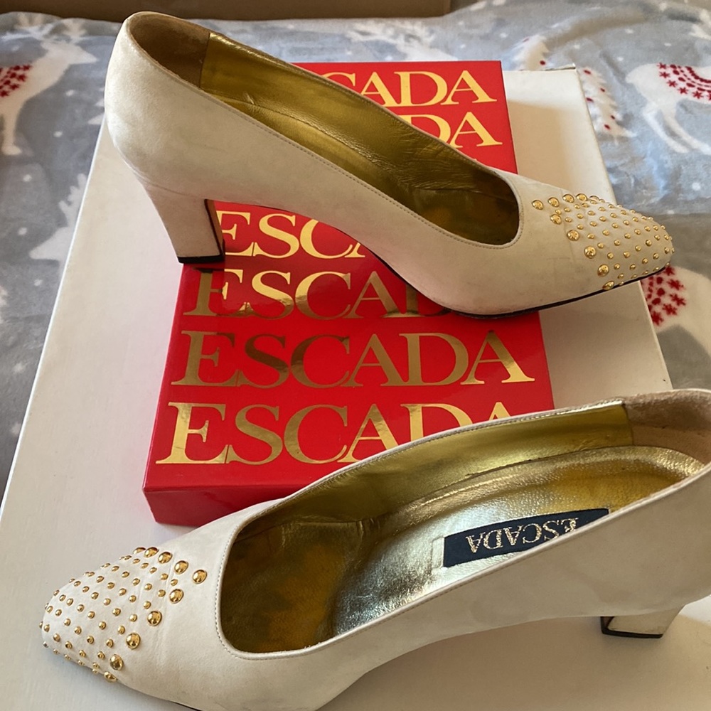 Vintage Escada Suede Pumps with Gold Accents - Size 7.5B - Picture 2 of 6